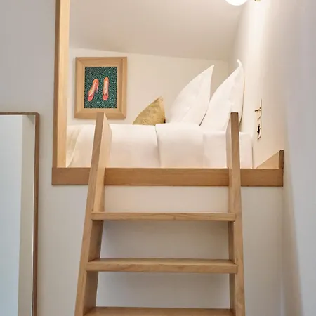 Elysee Montmartre Hotel