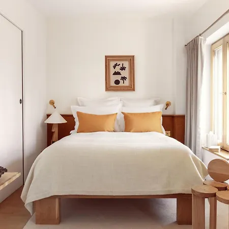 Elysee Montmartre Hotel