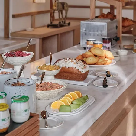 Elysee Montmartre Hotel