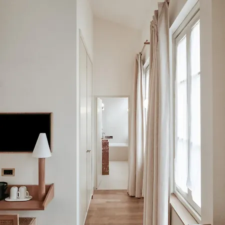 Elysée Montmartre 4*