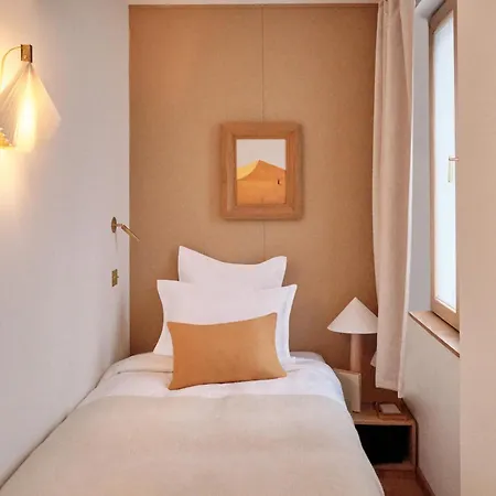 Elysee Montmartre Hotel