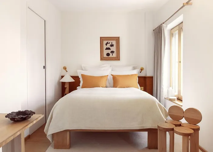 Elysee Montmartre Hotel