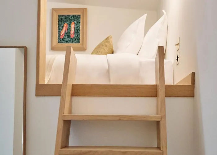 Elysee Montmartre Hotel