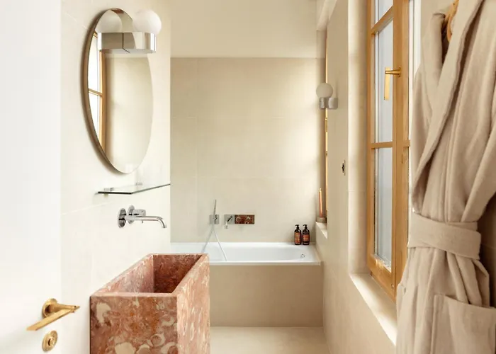 Elysée Montmartre Paris