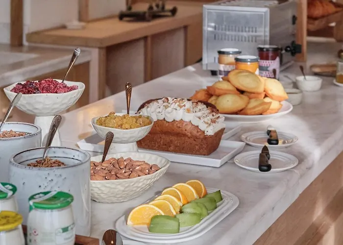 Elysée Montmartre Hotel